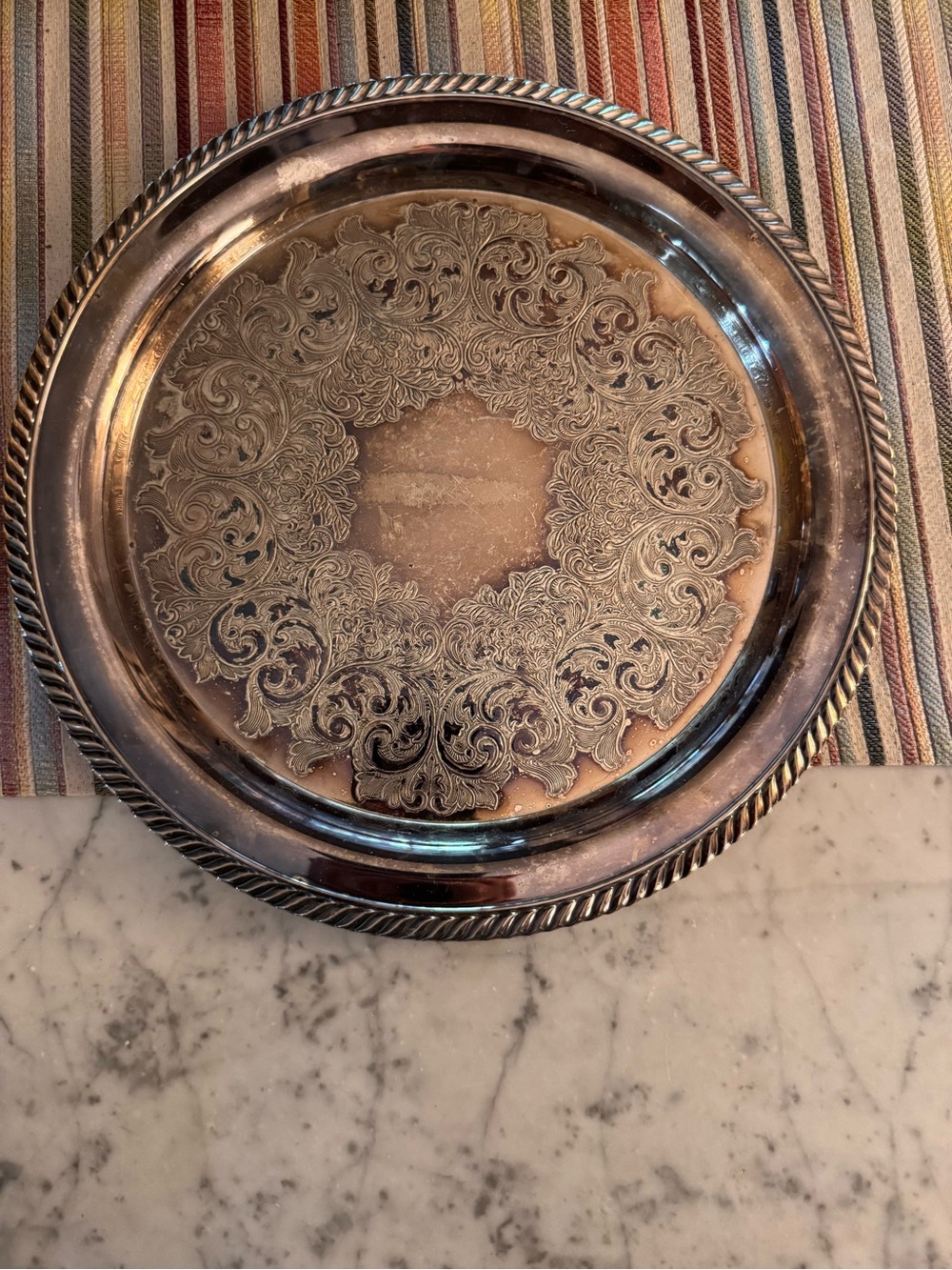 William Rogers Silverplate round tray, like new